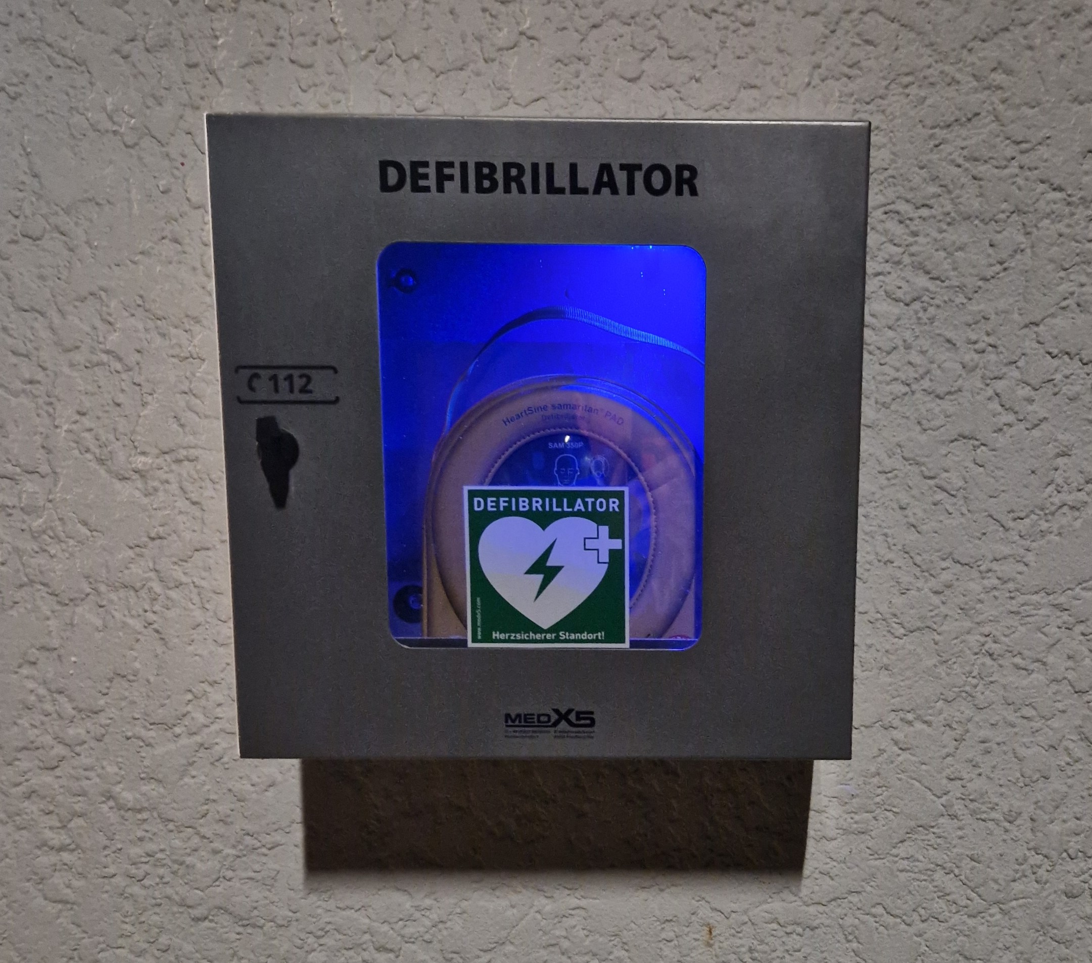 AED am Feuerwehrgerätehaus